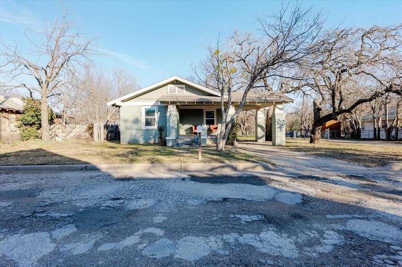 1302 NW 3rd Avenue, Mineral Wells TX 76067 - Photo 17