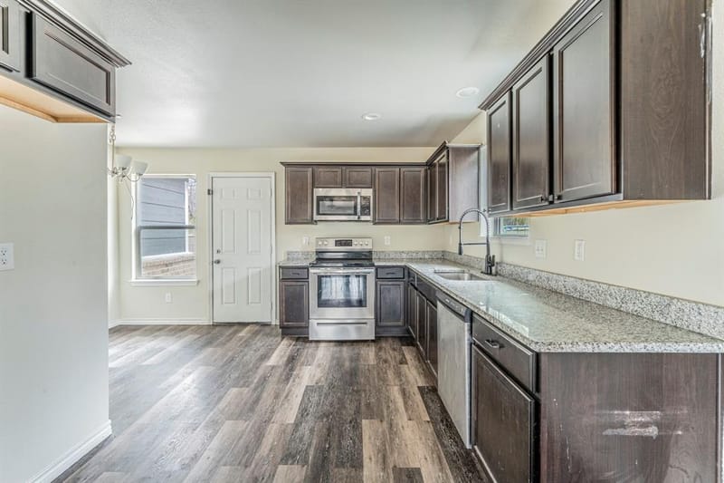 813 Jones Street, Greenville TX 75401 - Photo 6