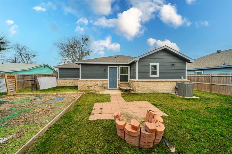 813 Jones Street, Greenville TX 75401 - Photo 22