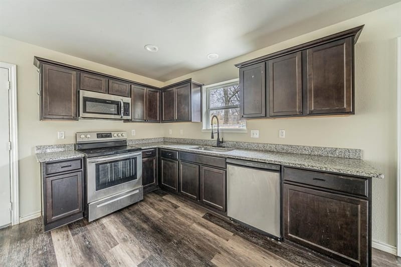 813 Jones Street, Greenville TX 75401 - Photo 7