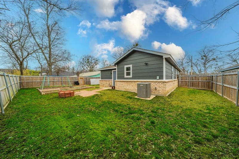 813 Jones Street, Greenville TX 75401 - Photo 21