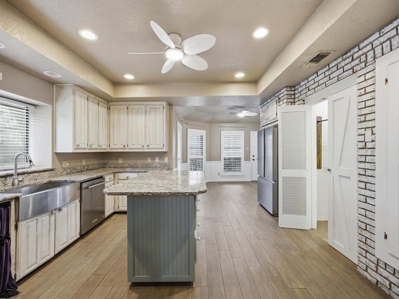 6606 Canalview Drive, Arlington TX 76016 - Photo 12