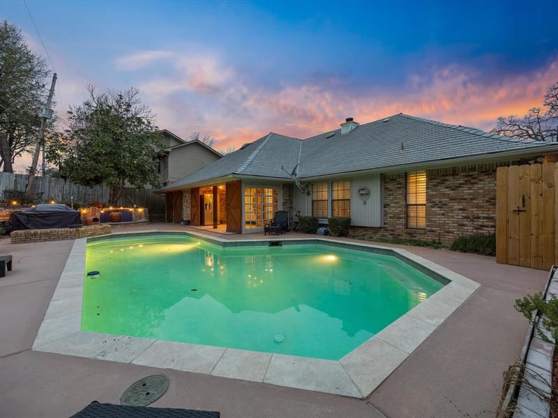 6606 Canalview Drive, Arlington TX 76016 - Photo 4