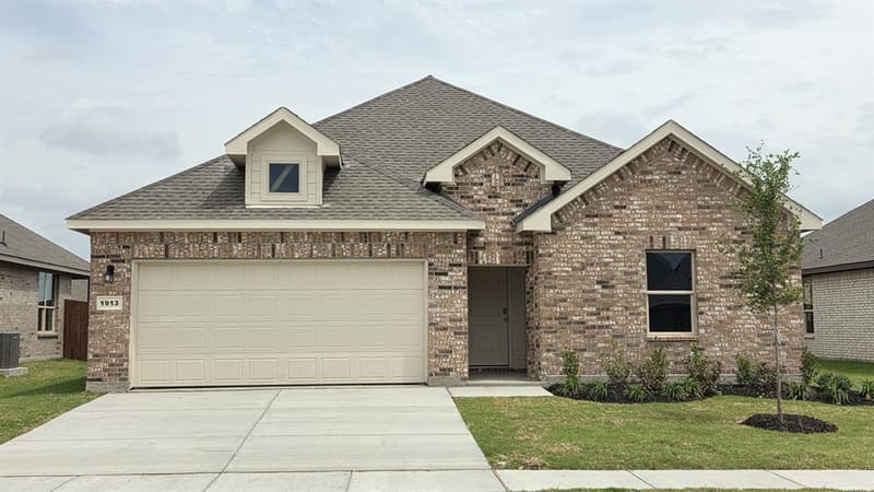 1913 PREAKNESS Drive, Granbury TX 76049