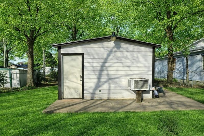 625 E Acheson Street, Denison TX 75021 - Photo 2