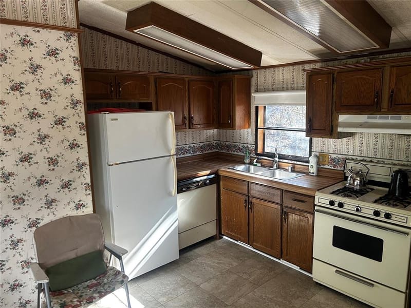 194 LAKEVIEW, Sunset TX 76270 - Photo 18