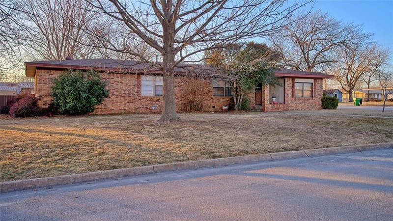 200 Louise Street, Nocona TX 76255 - Photo 2