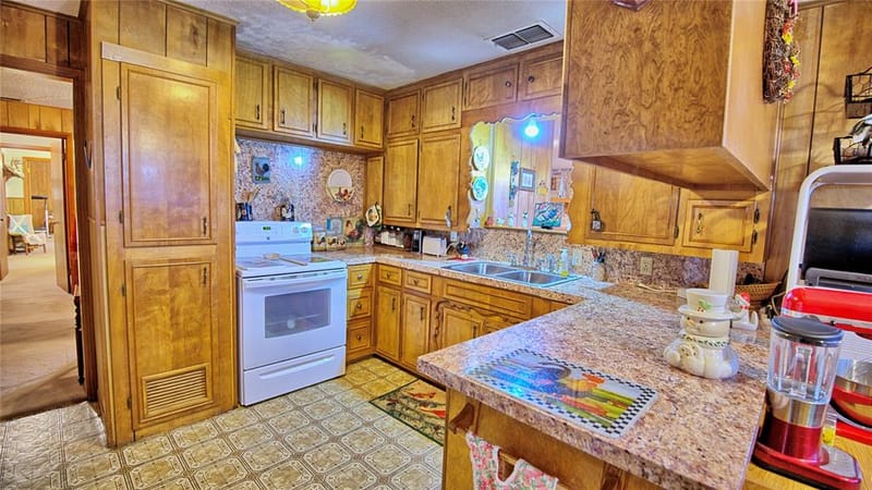 200 Louise Street, Nocona TX 76255 - Photo 4