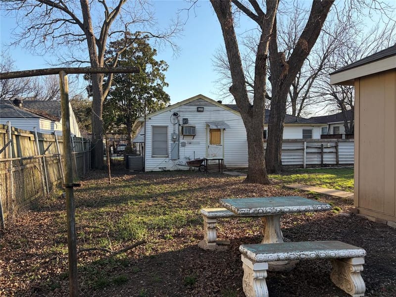 3013 Emmett Street, Dallas TX 75211 - Photo 24