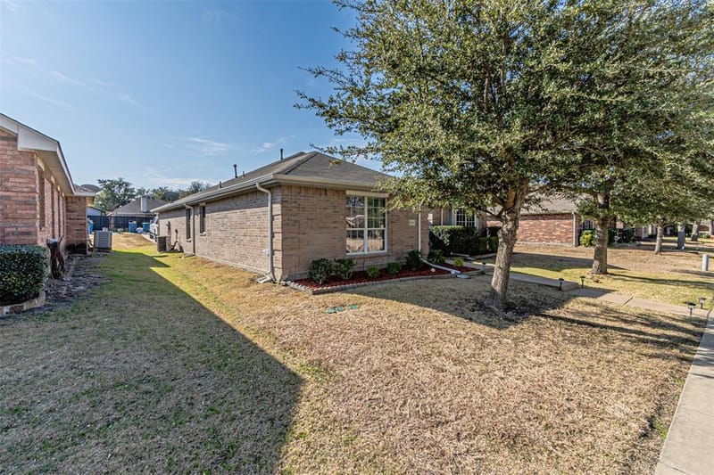 2261 Fieldcrest Drive, Rockwall TX 75032 - Photo 2