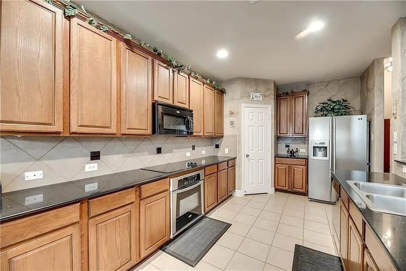 2703 Waterway Drive, Grand Prairie TX 75054 - Photo 10