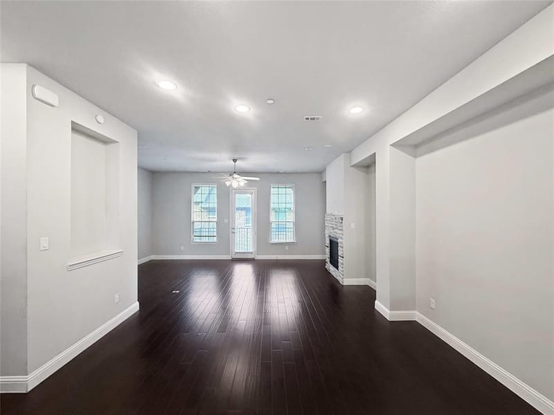 573 W Royal Lane, Irving TX 75039 - Photo 7
