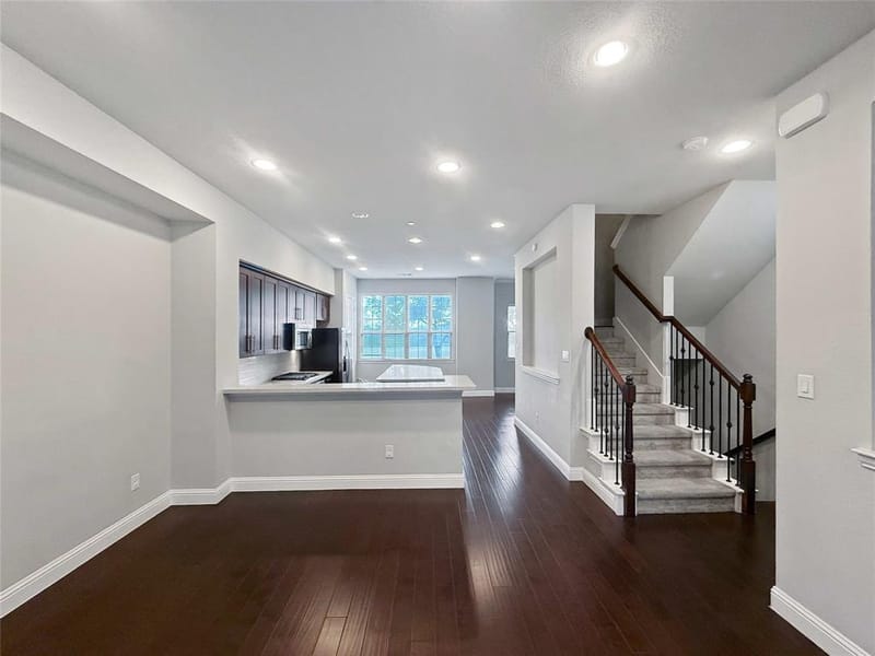 573 W Royal Lane, Irving TX 75039 - Photo 9