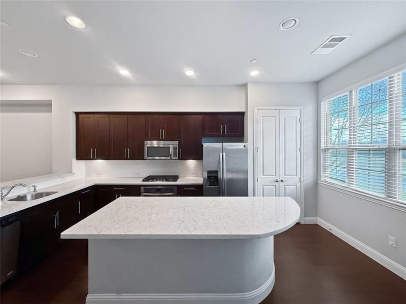 573 W Royal Lane, Irving TX 75039 - Photo 10
