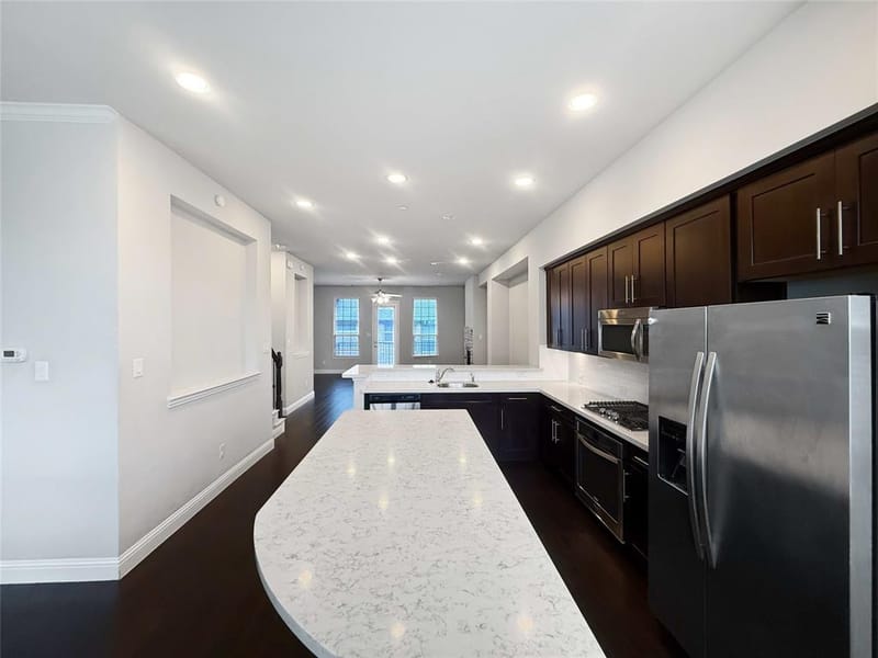 573 W Royal Lane, Irving TX 75039 - Photo 11
