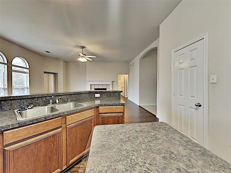 4408 Fox Meadows Lane, Mansfield TX 76063 - Photo 7