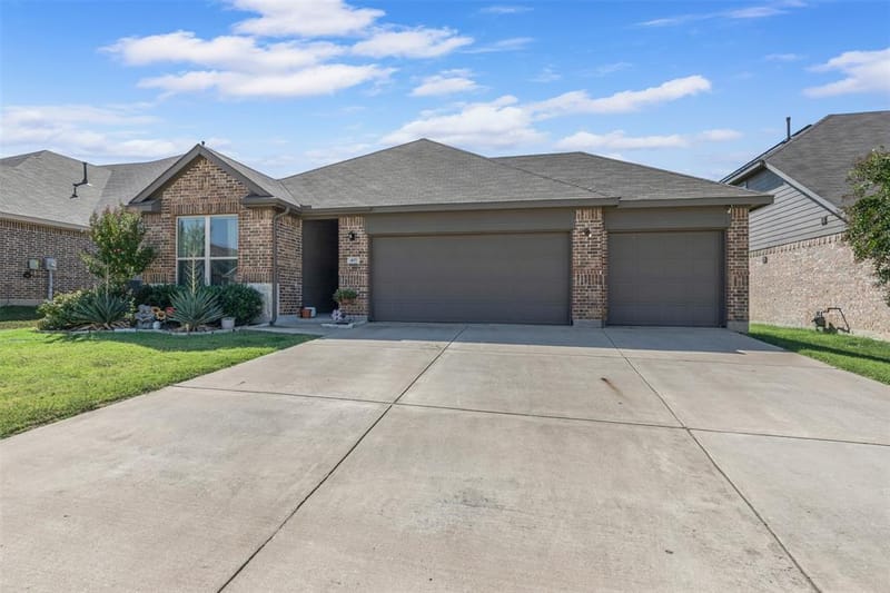 401 Evans Drive, Van Alstyne TX 75495 - Photo 3