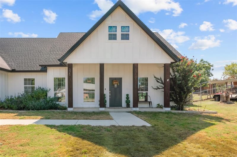 325 Berryhill Drive, Springtown TX 76082 - Photo 2