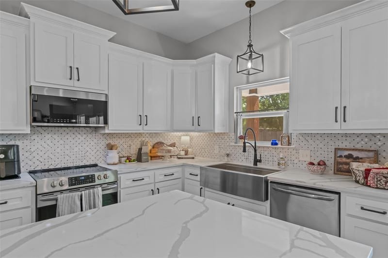 325 Berryhill Drive, Springtown TX 76082 - Photo 10