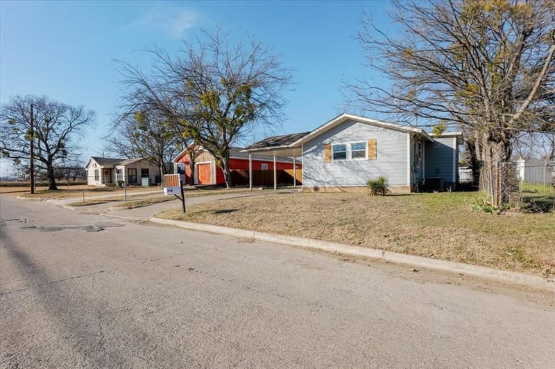 713 SE 16th Street, Mineral Wells TX 76067 - Photo 17