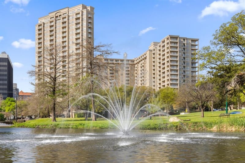 3225 Turtle Creek Boulevard # 1420, Dallas TX 75219 - Photo 37