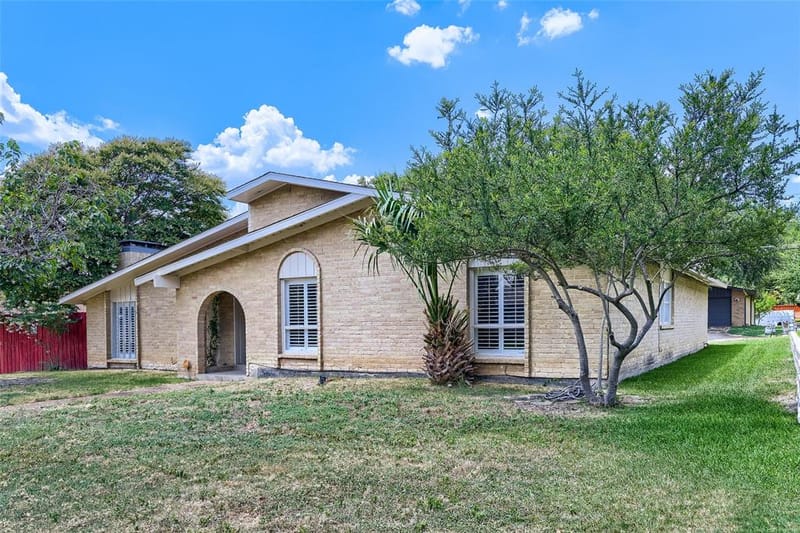 6639 Roundrock Road, Dallas TX 75248 - Photo 3