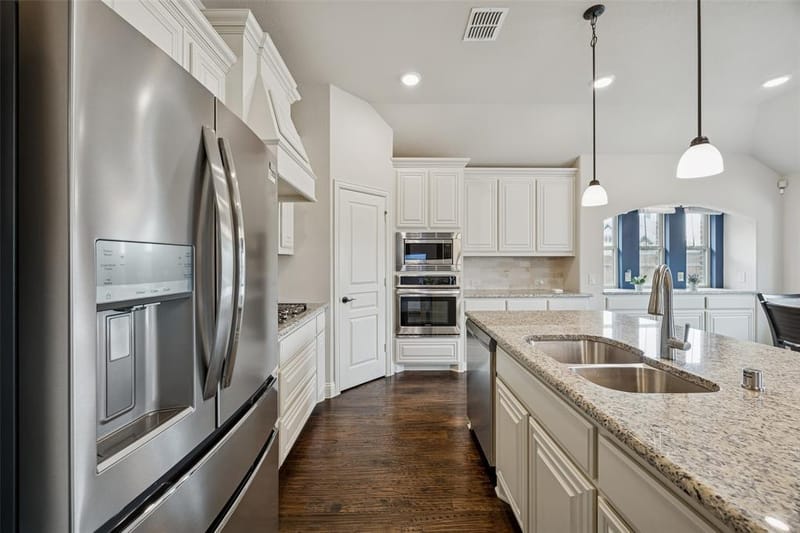 203 Oakcrest Drive, Justin TX 76247 - Photo 7