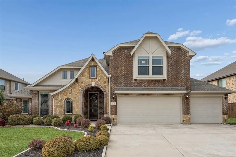 203 Oakcrest Drive, Justin TX 76247