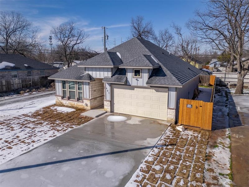 601 E Willingham Street, Cleburne TX 76031 - Photo 6
