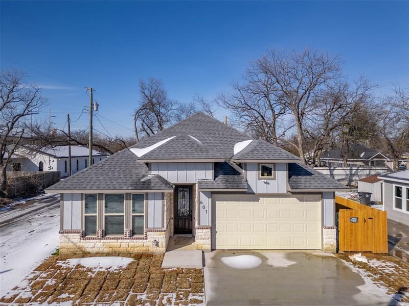 601 E Willingham Street, Cleburne TX 76031 - Photo 5