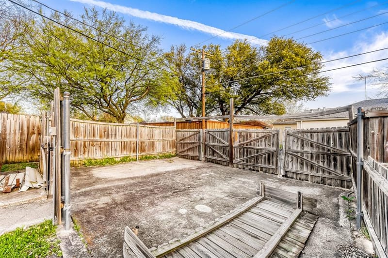5833 E Mockingbird Lane, Dallas TX 75206 - Photo 25