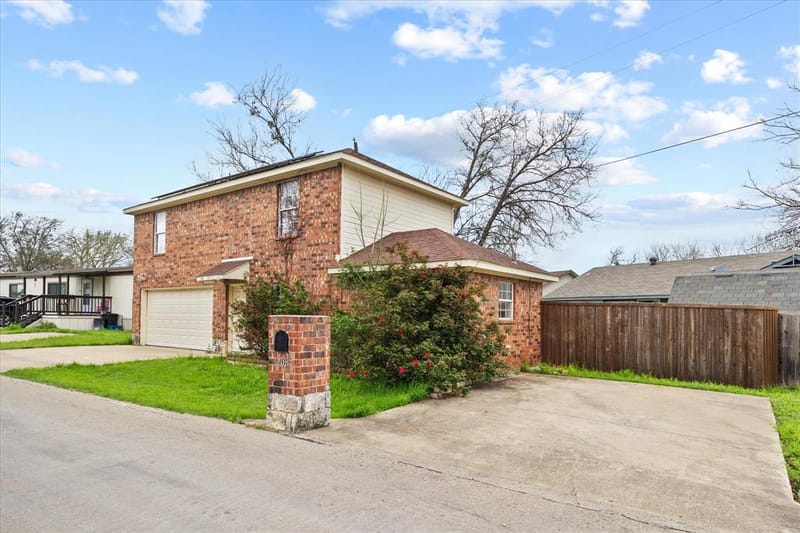 208 Trout Street, Rockwall TX 75032 - Photo 2