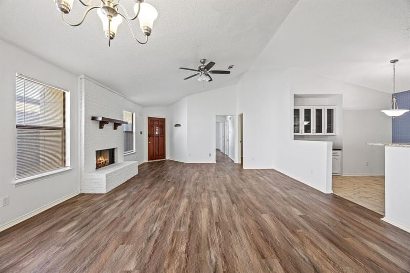 2713 Harvest Lake Drive, Irving TX 75060 - Photo 2