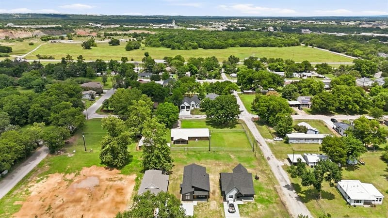 314 W Cobb Street, Bridgeport TX 76426 - Photo 33