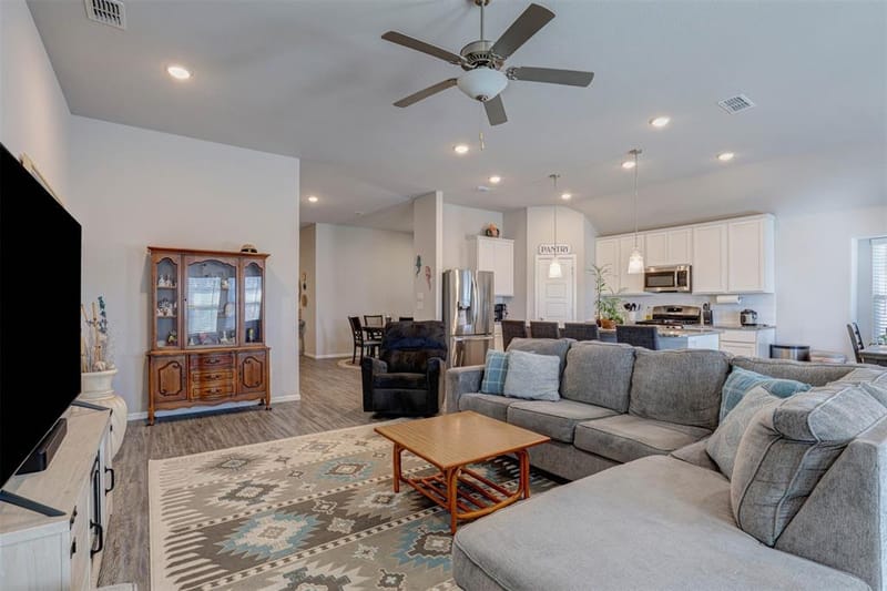 8948 Bronze Meadow Drive, Fort Worth TX 76131 - Photo 3