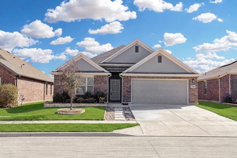 8948 Bronze Meadow Drive, Fort Worth TX 76131
