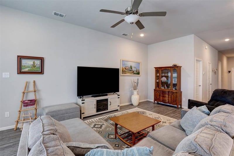 8948 Bronze Meadow Drive, Fort Worth TX 76131 - Photo 5
