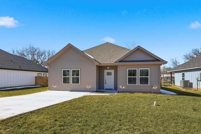 709 3rd Street, Bridgeport TX 76426 - Photo 2