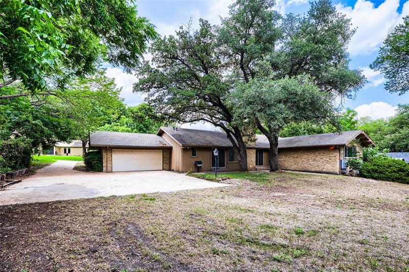 6606 Stonebrook Circle, Dallas TX 75240 - Photo 2