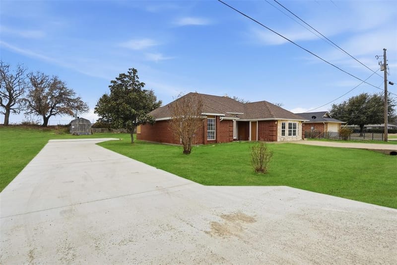 3917 Country Meadows Circle, Granbury TX 76049 - Photo 12