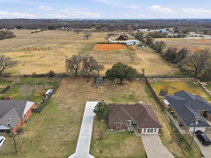 3917 Country Meadows Circle, Granbury TX 76049