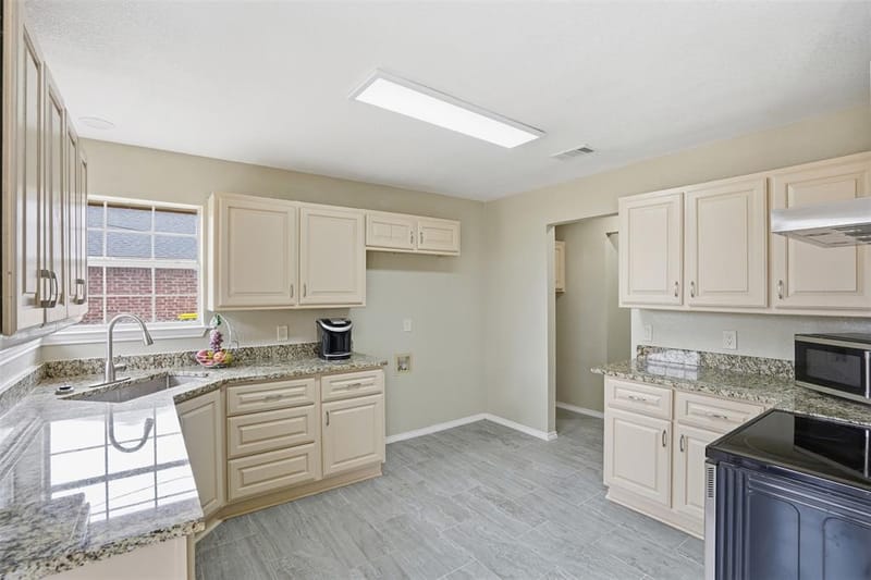 3917 Country Meadows Circle, Granbury TX 76049 - Photo 9