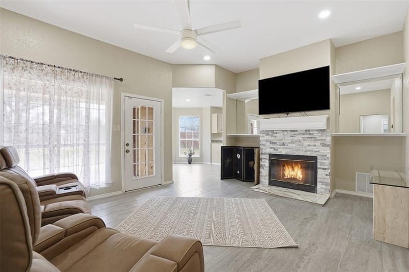 3917 Country Meadows Circle, Granbury TX 76049 - Photo 4