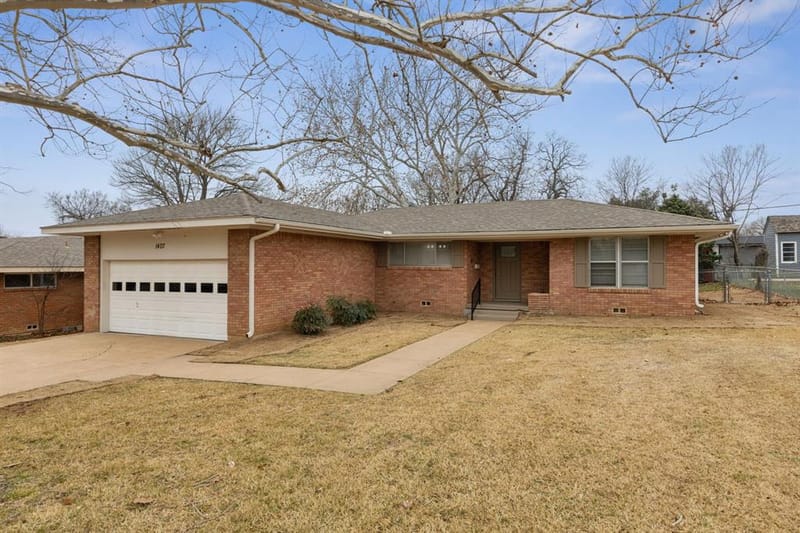 1407 Robin Drive, Sherman TX 75092 - Photo 2