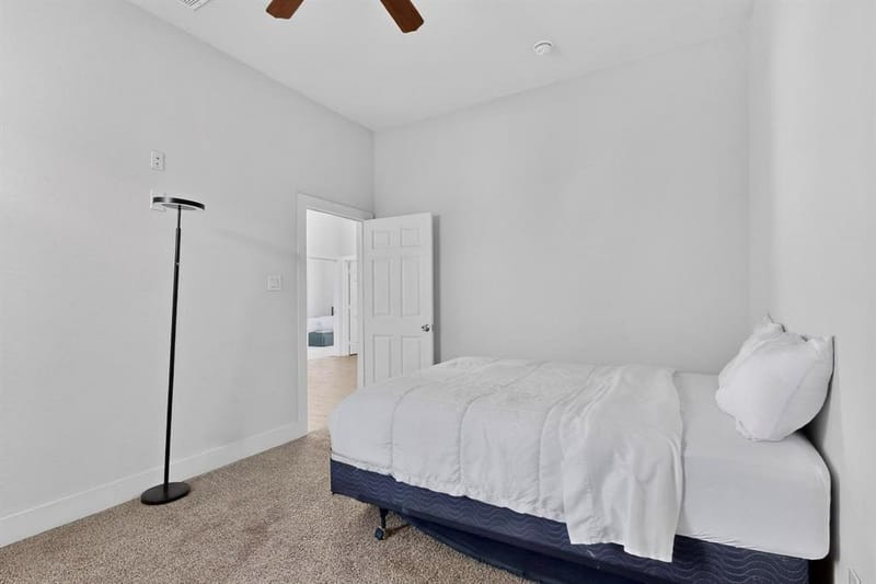 2015 Volga Avenue, Dallas TX 75216 - Photo 32