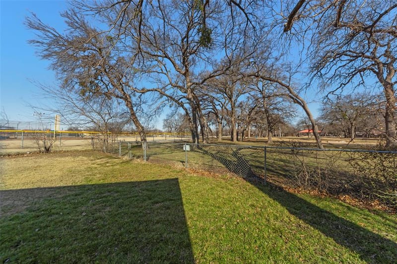 2827 Cross Timbers Drive, Irving TX 75060 - Photo 32