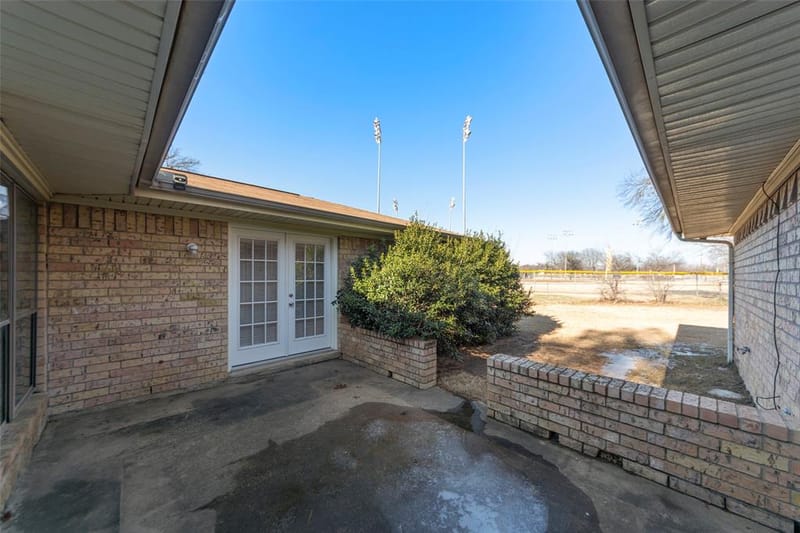 2827 Cross Timbers Drive, Irving TX 75060 - Photo 29