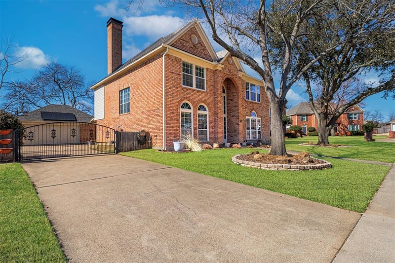 8525 Castle Creek Road, North Richland Hills TX 76182 - Photo 3