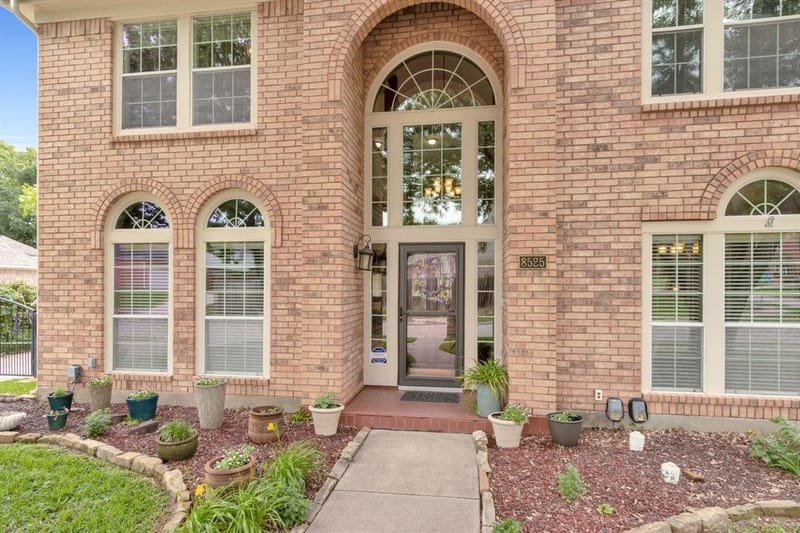 8525 Castle Creek Road, North Richland Hills TX 76182 - Photo 4