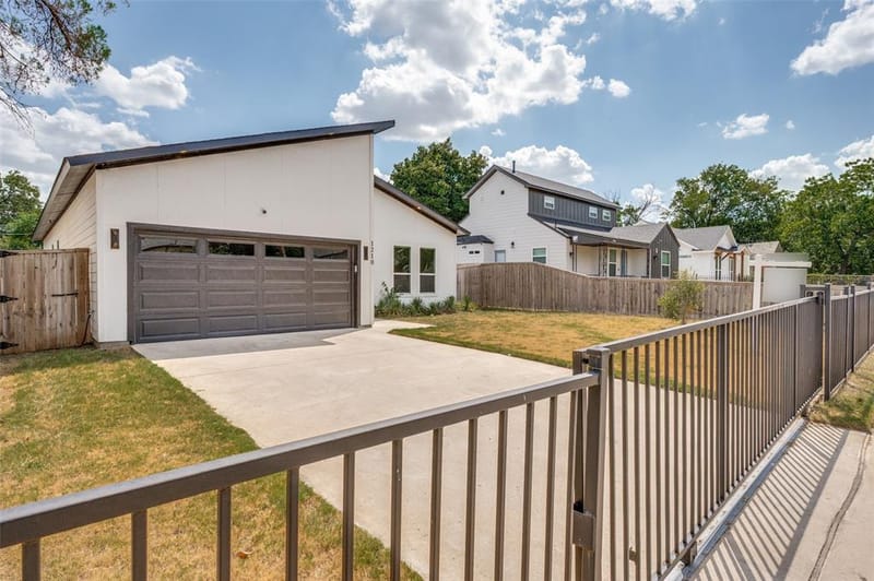 1210 Morrell Avenue, Dallas TX 75203 - Photo 2